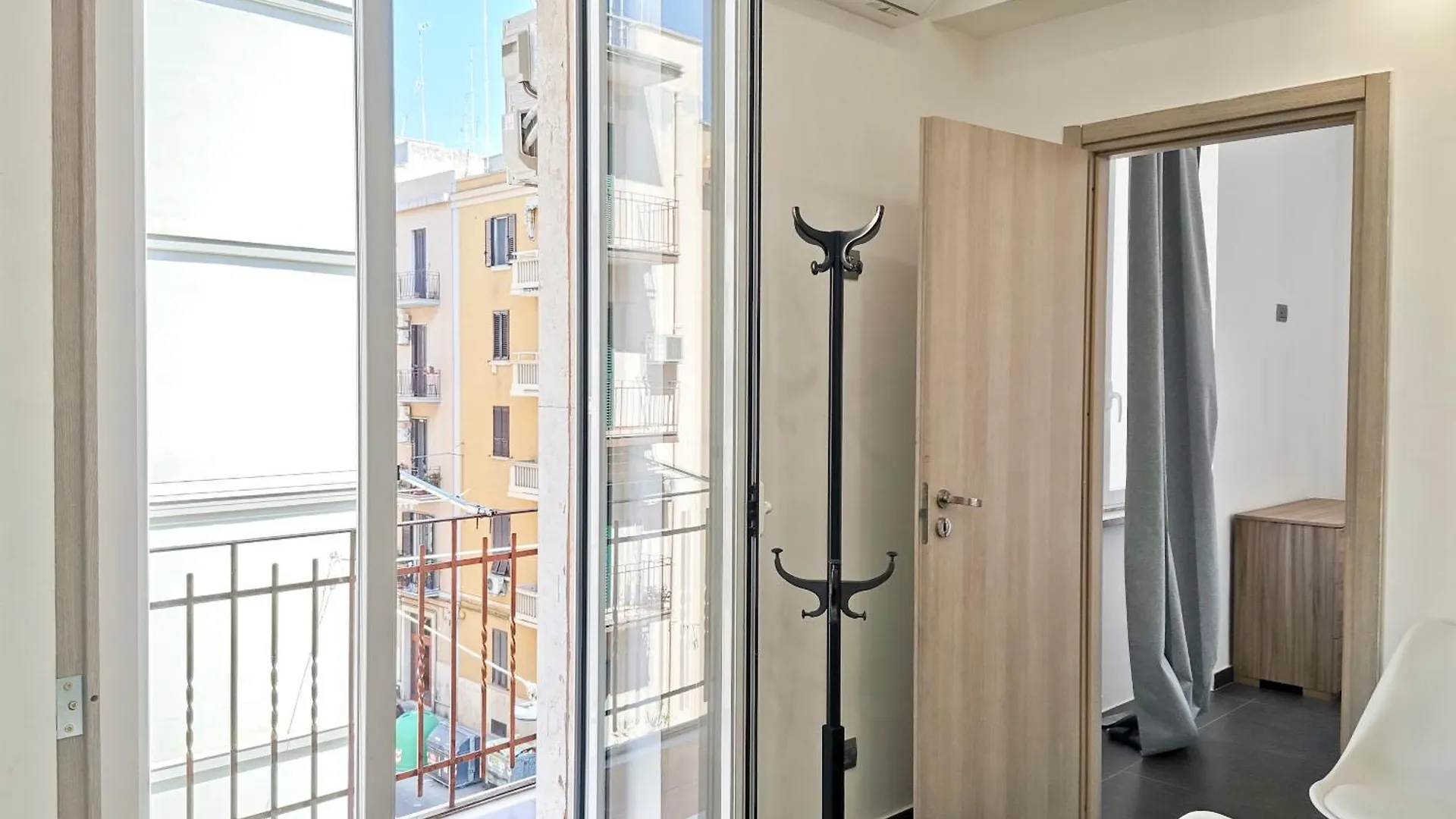 Apartament Dante467 Bari 0*,